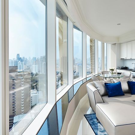 แกรนด์ เซ็นเตอร์พอยท์ สุขุมวิท 55 ทองหล่อ  Hotel กรุงเทพมหานคร ภายนอก รูปภาพ The living room of a three-bedroom apartment