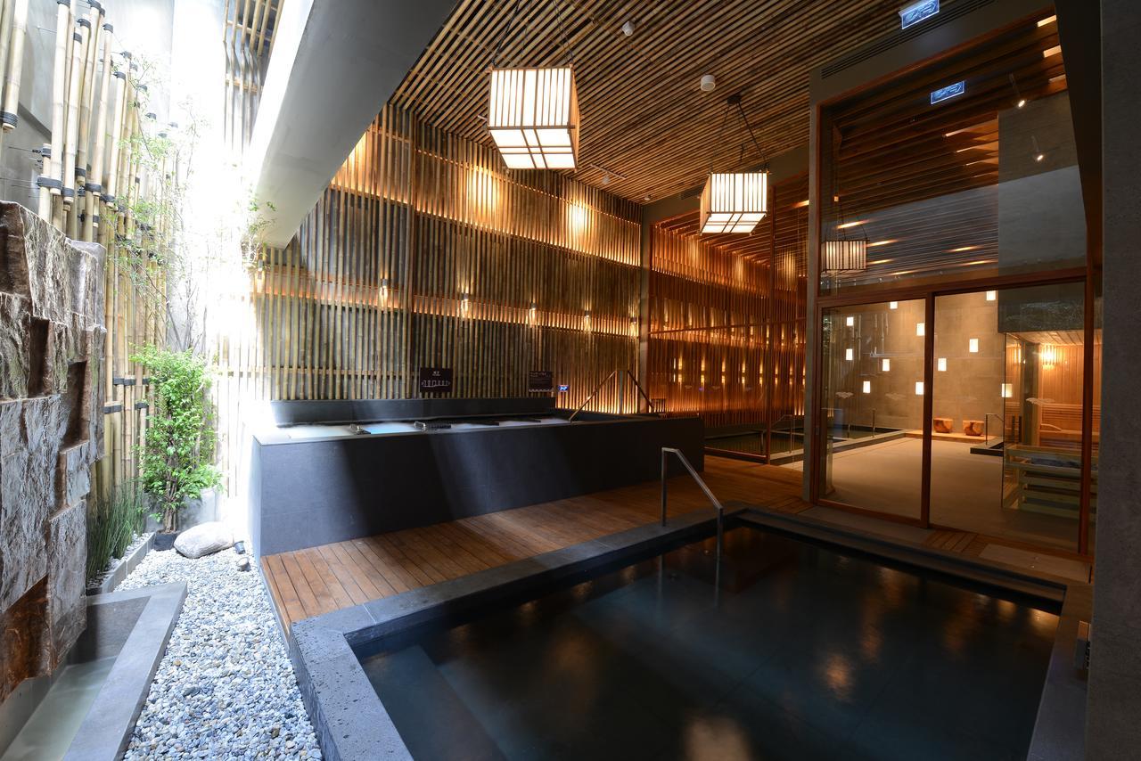 แกรนด์ เซ็นเตอร์พอยท์ สุขุมวิท 55 ทองหล่อ  Hotel กรุงเทพมหานคร ภายนอก รูปภาพ A modern onsen in Tokyo
