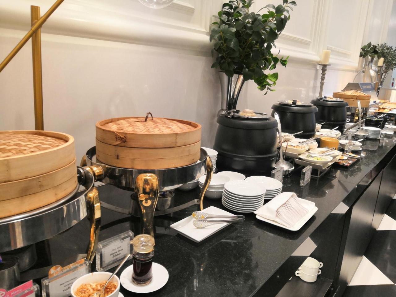 แกรนด์ เซ็นเตอร์พอยท์ สุขุมวิท 55 ทองหล่อ  Hotel กรุงเทพมหานคร ภายนอก รูปภาพ Dim sum at the Mandarin Oriental, Bangkok